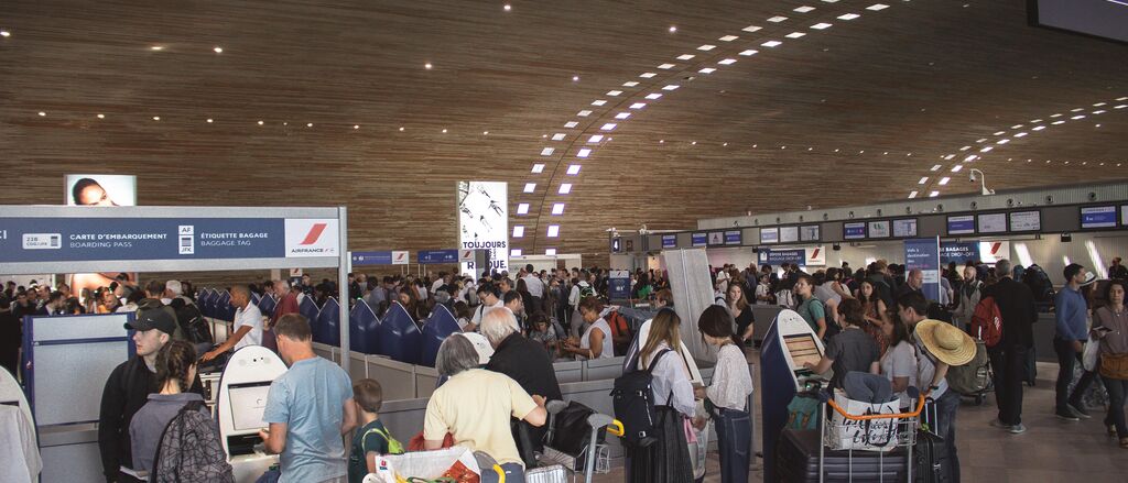 Photo of people in airport 2612113